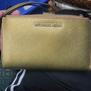 🔥 Michael Kors Gold Color Wristlet/Clutch